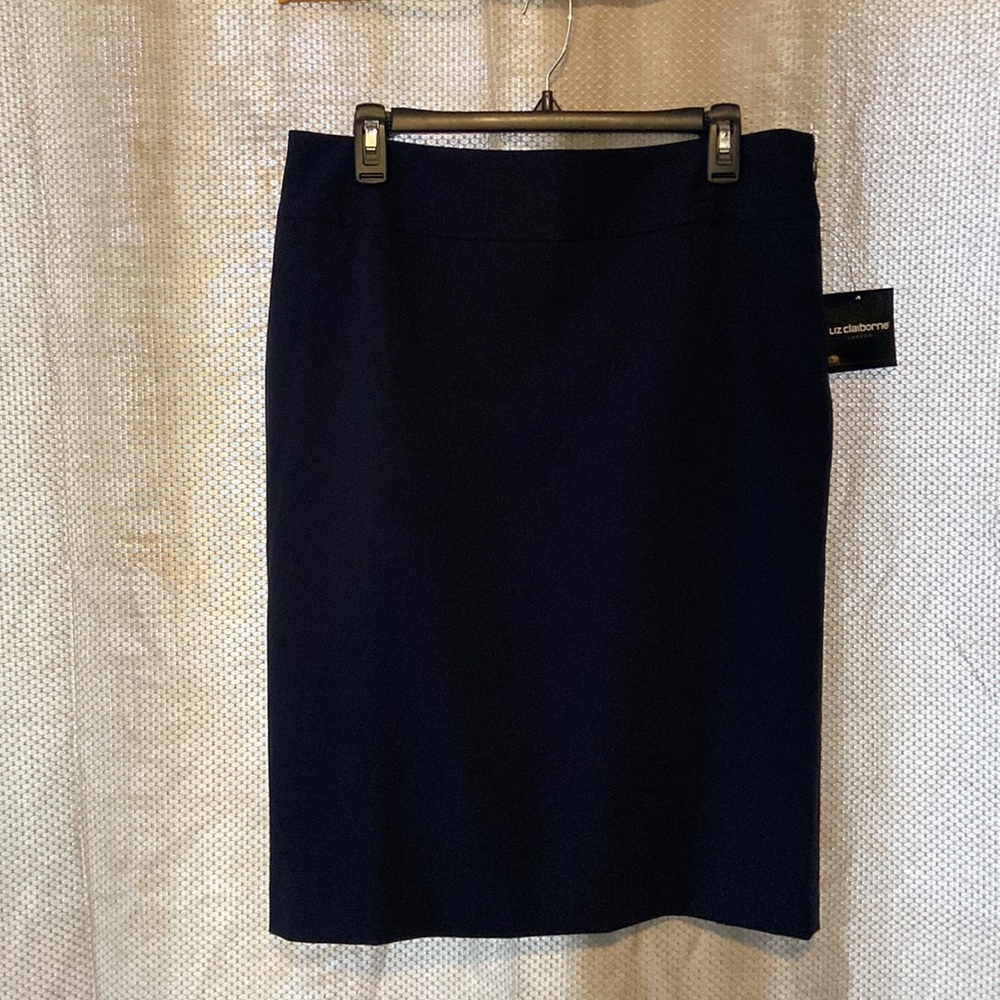 Brand new Lis Claiborne navy blue skirt.